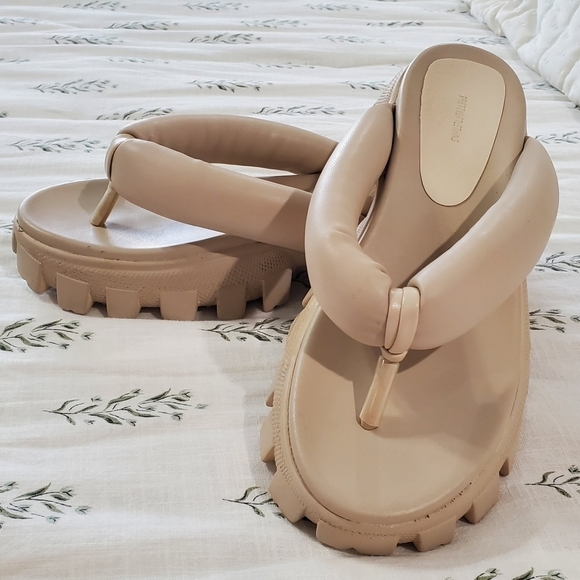 PrettyLittleThing Cream Toe Post Cleated Sole Chunky Sandals Size 39 (8) - Picture 7 of 14